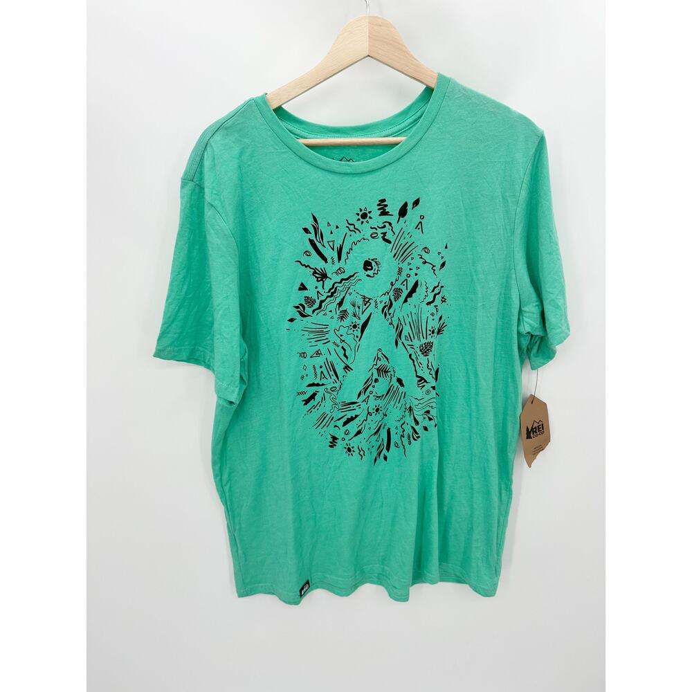 REI T-Shirt Men LARGE NWT Green Outessa Logo Short Sleeve Graphic Crew Neck